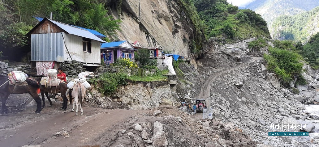 सडक खुल्यो, भाडा दोब्बर (तस्बिरहरू)