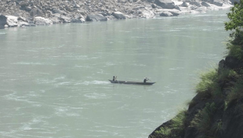 डुङ्गा दुर्घटना : बेपत्ता बालक भेट्टिएनन्, मृतकको भारतमै अन्तेष्टि