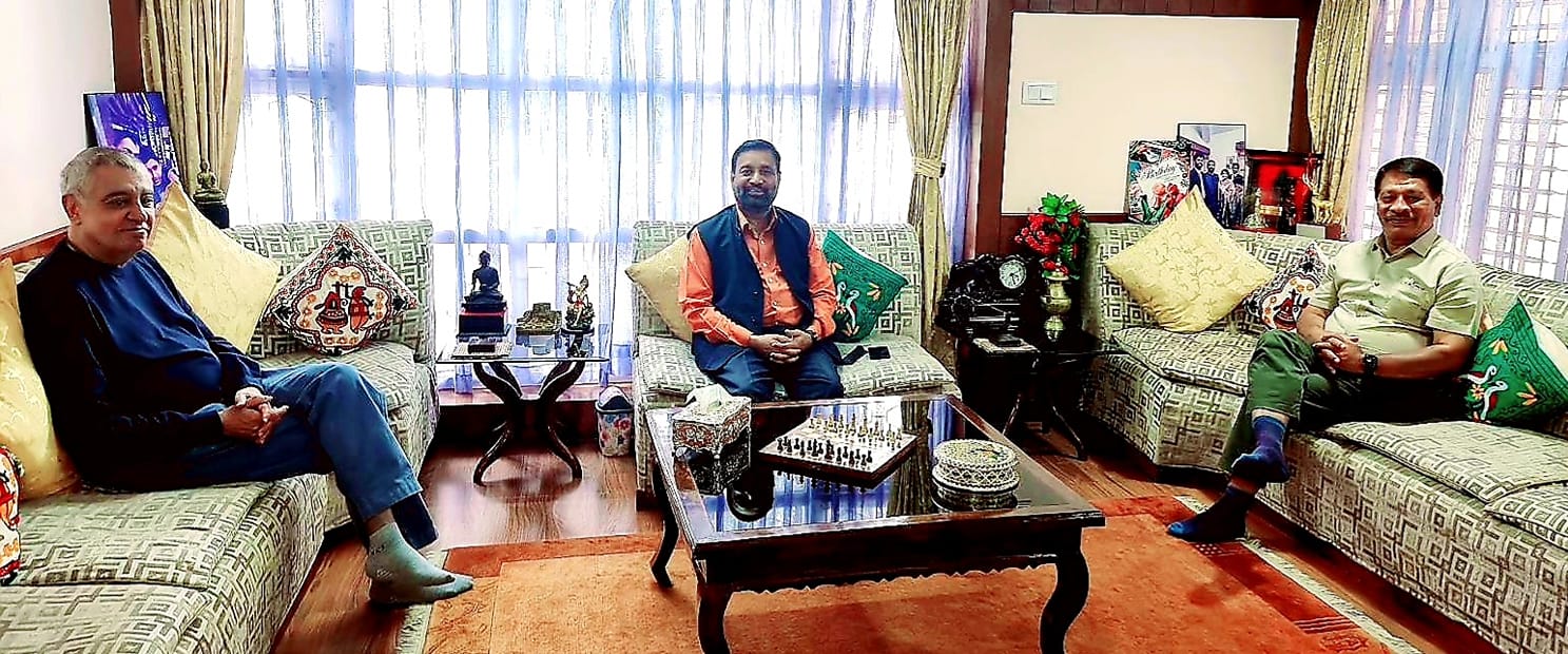 पुनः जुटे कांग्रेसका तीन भाइ