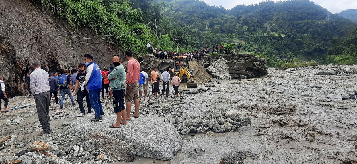 २२ घण्टापछि खुल्यो कोशी राजमार्ग