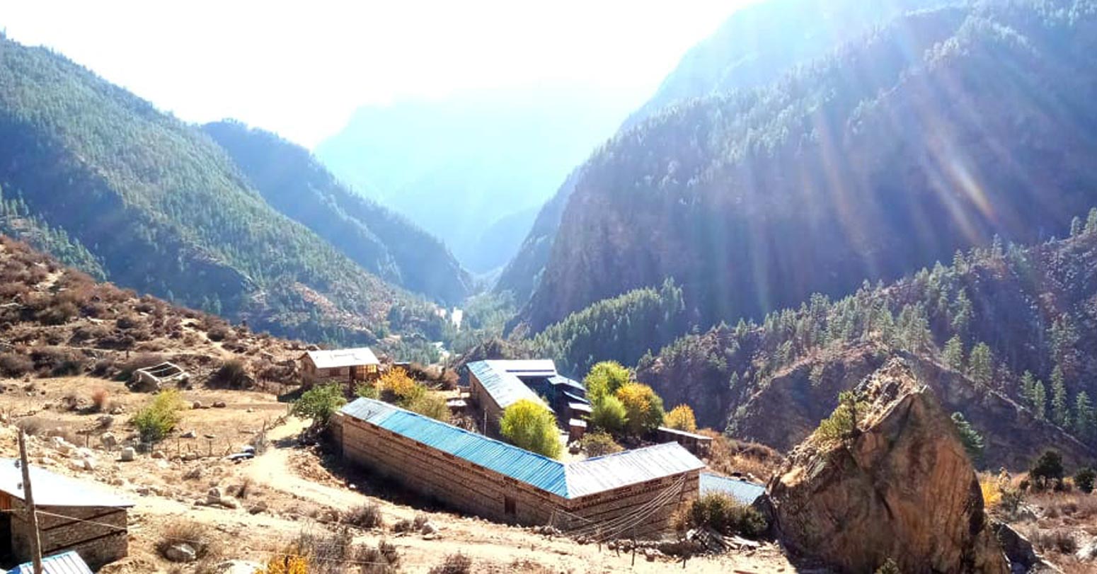 नाम्खाको तुम्लिङमा फसे चार विदेशीसहित १२ जना