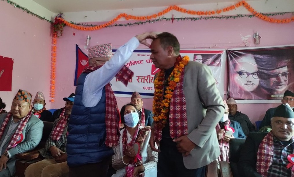 डडेल्धुराका एमाले नेता तारा जोशी टीमसहित नेकपा (एस)मा प्रवेश