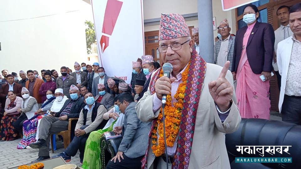 सर्वोच्चकाे समस्या समाधानका लागि प्रधानमन्त्रीले पहल गर्नुपर्छ : माधव नेपाल