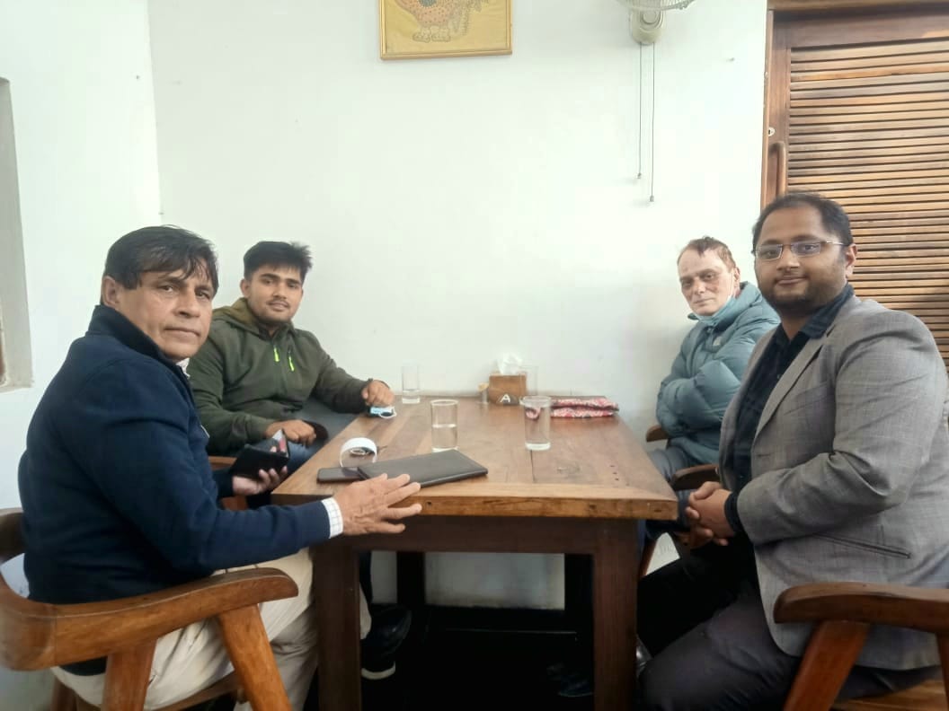 एमाले नेता भुसाललाई पनि भेटे पाण्डेले