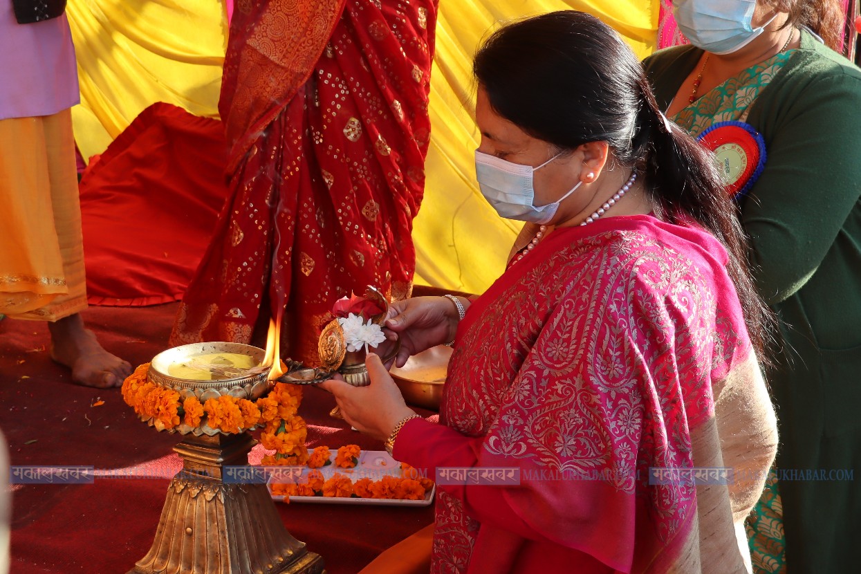 राष्ट्रपतिद्वारा छठ अवलोकन र पूजा (तस्बिरहरू)