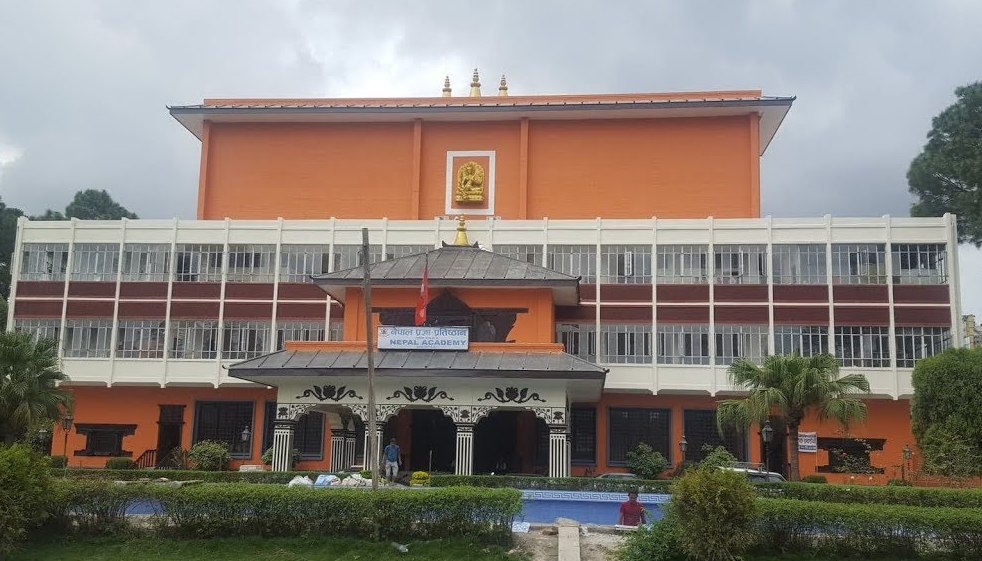 साहित्यकार परिचयपत्र वितरण हुँदै