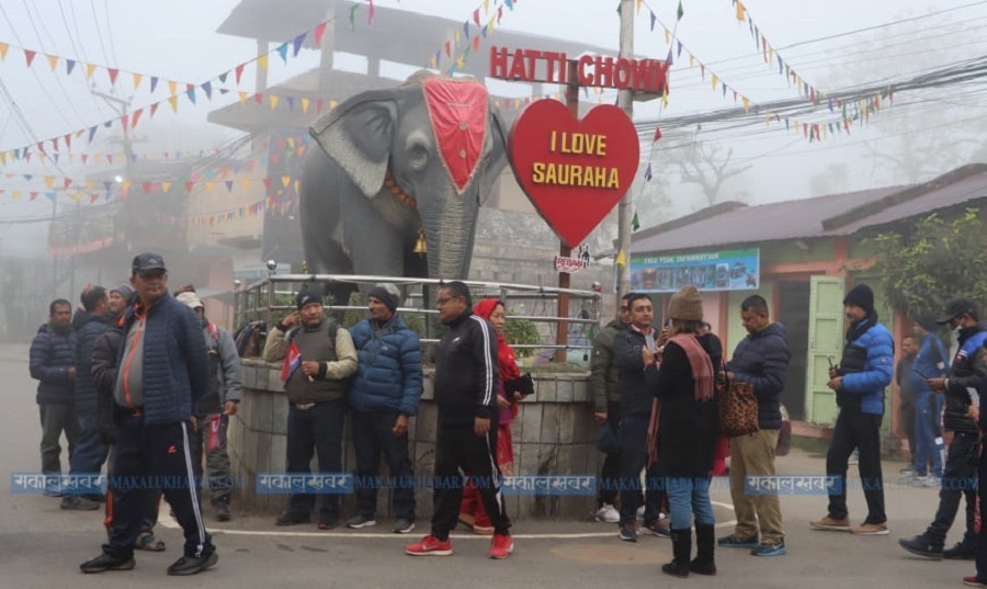 चितवनमा शुरु भयो चहलपहल (तस्बिरहरू)