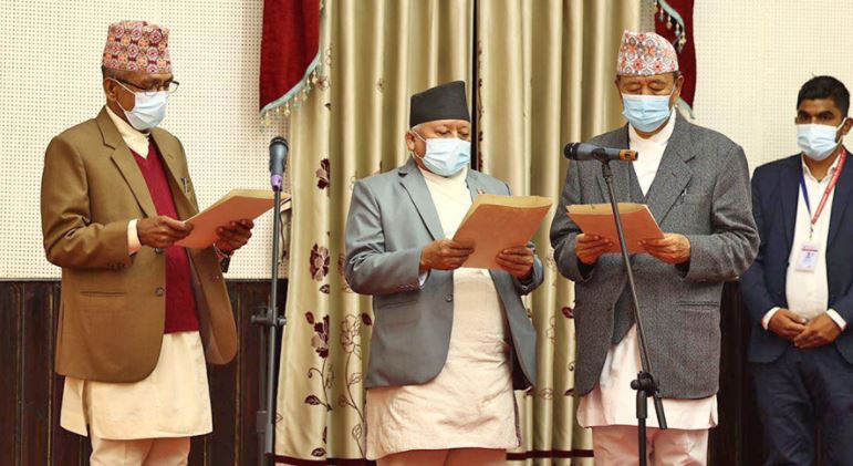 प्रदेश प्रमुखहरू खापुङ, परियार र जोशीले लिए शपथ