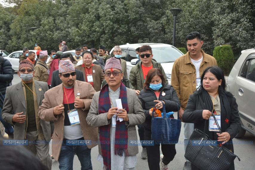 उम्मेदवारी दिन बाजागाजासहित राजेन्द्र लिङ्देन राष्ट्रियसभा गृहमा (तस्बिरहरू)