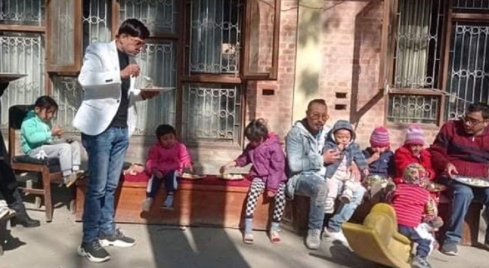 अनाथालयलाई ‘चुरीफुरी’ टिमको सहयोग