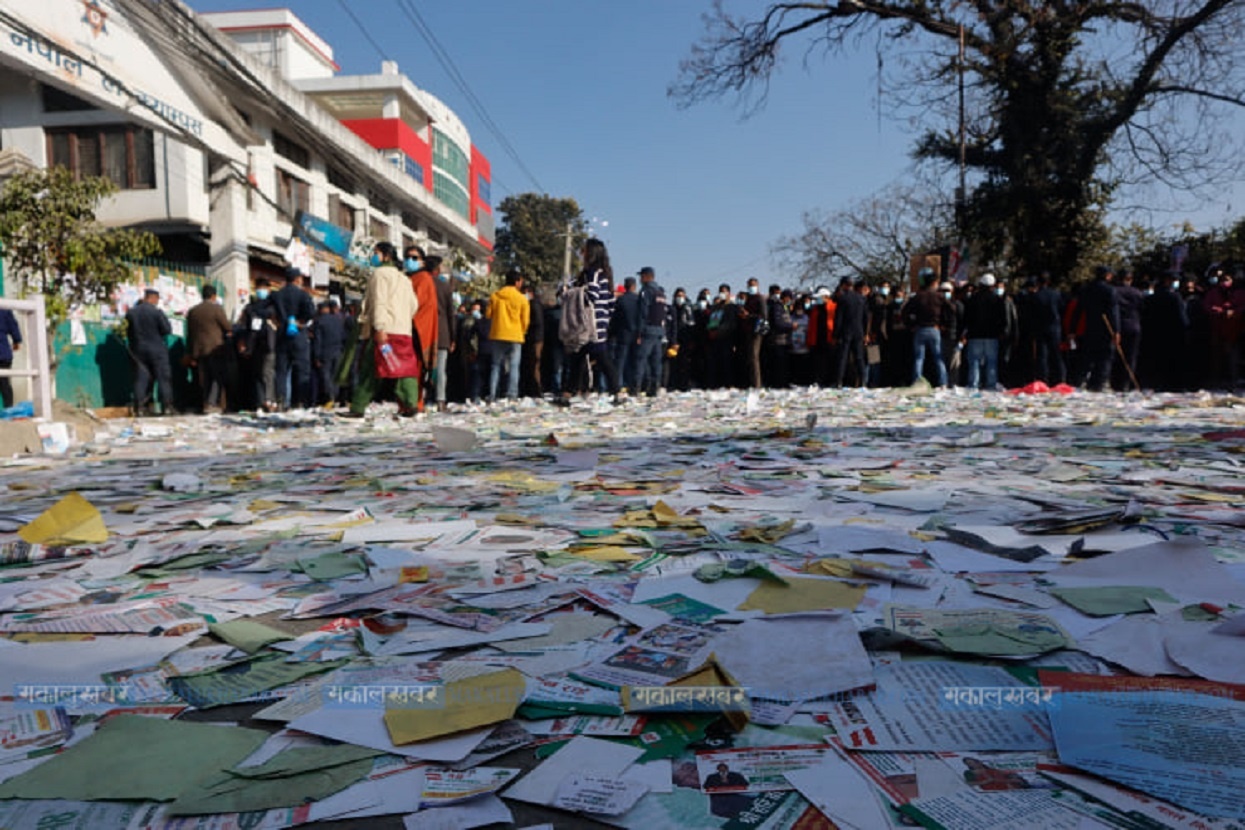 प्रदर्शनीमार्गमा कांग्रेसको ‘फोहोर प्रदर्शन’ (तस्बिरहरू)