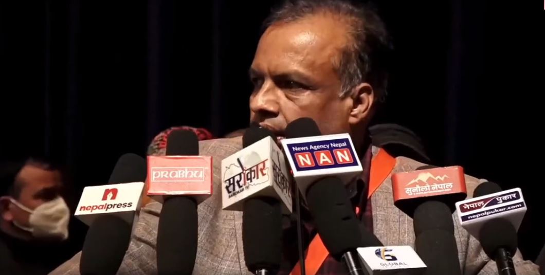 रामचन्द्रलाई गुरुराजको कटाक्ष: म्याराडाेनाले दर्शकदिर्घाबाट टुलुटुलु हेर्नुभयाे