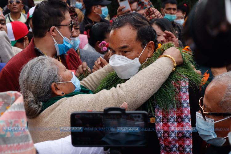 राप्रपा अध्यक्षमा कमल थापाको उम्मेदवारी दर्ता