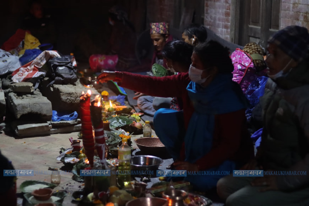 बालाचतुर्दशी: शिवालयहरूमा शतबीज छर्नेको भीड