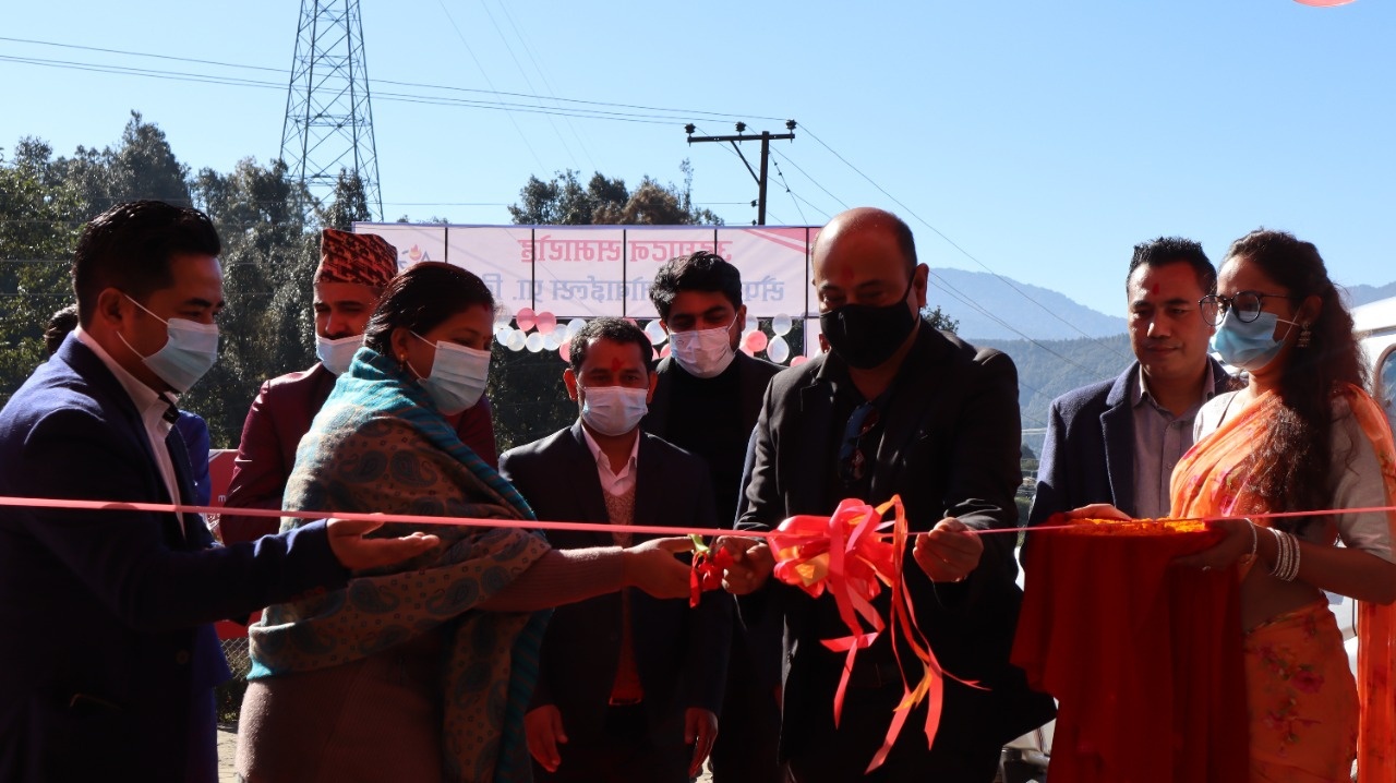 अग्निग्रुपद्वारा डडेल्धुरामा महिन्द्राको थ्रीएस सुविधासहितको शोरुम स्थापना
