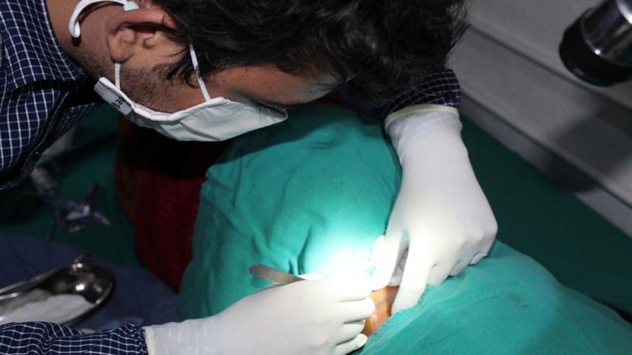 सोलुखुम्बु पुगेर केएमसीका चिकित्सकले गरे २६ जनाको निःशुल्क शल्यक्रिया