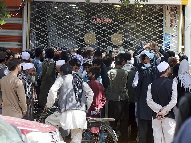 यूएई र पाकिस्तानको जेलबाट २६१ जना अफगान कैदी कैद मुक्त भई स्वदेश फिर्ता
