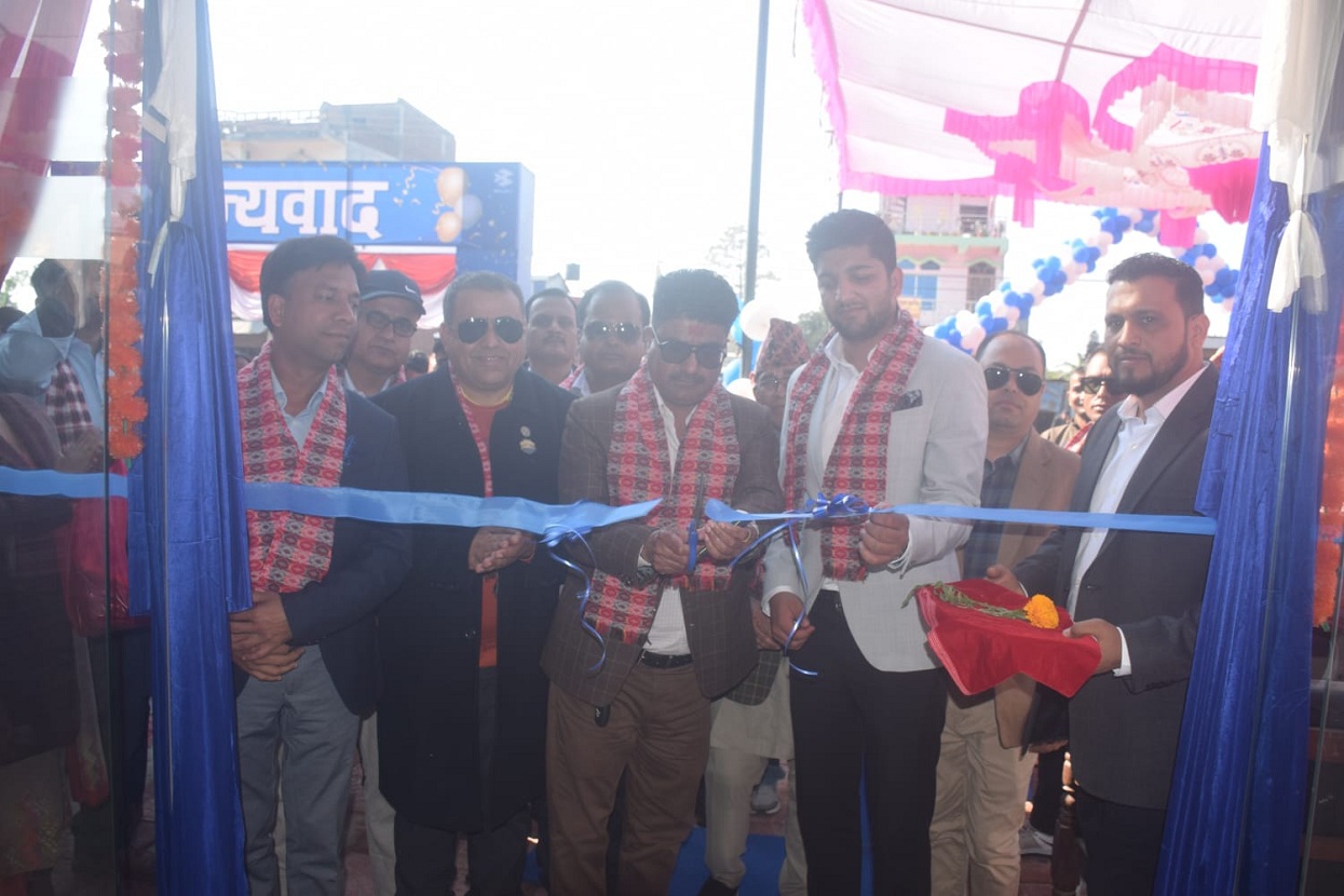 बजाजको नयाँ शोरुम अब गुलरियामा