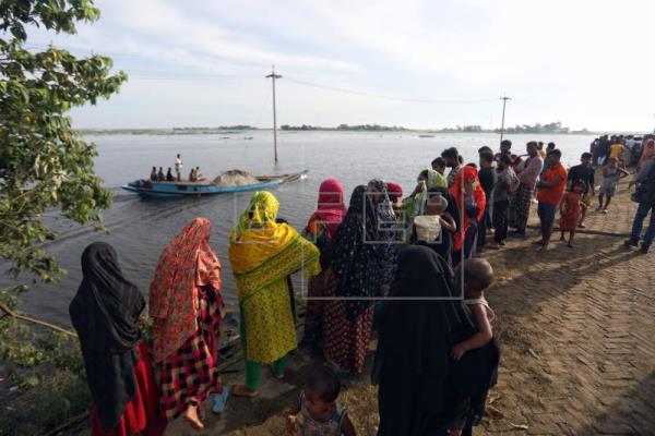 बंगलादेशमा फेरीमा आगलागी हुँदा कम्तीमा २७ जनाको मृत्यु