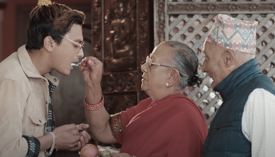 सरलाको ‘विदेश’ सार्वजनिक (भिडिओ)