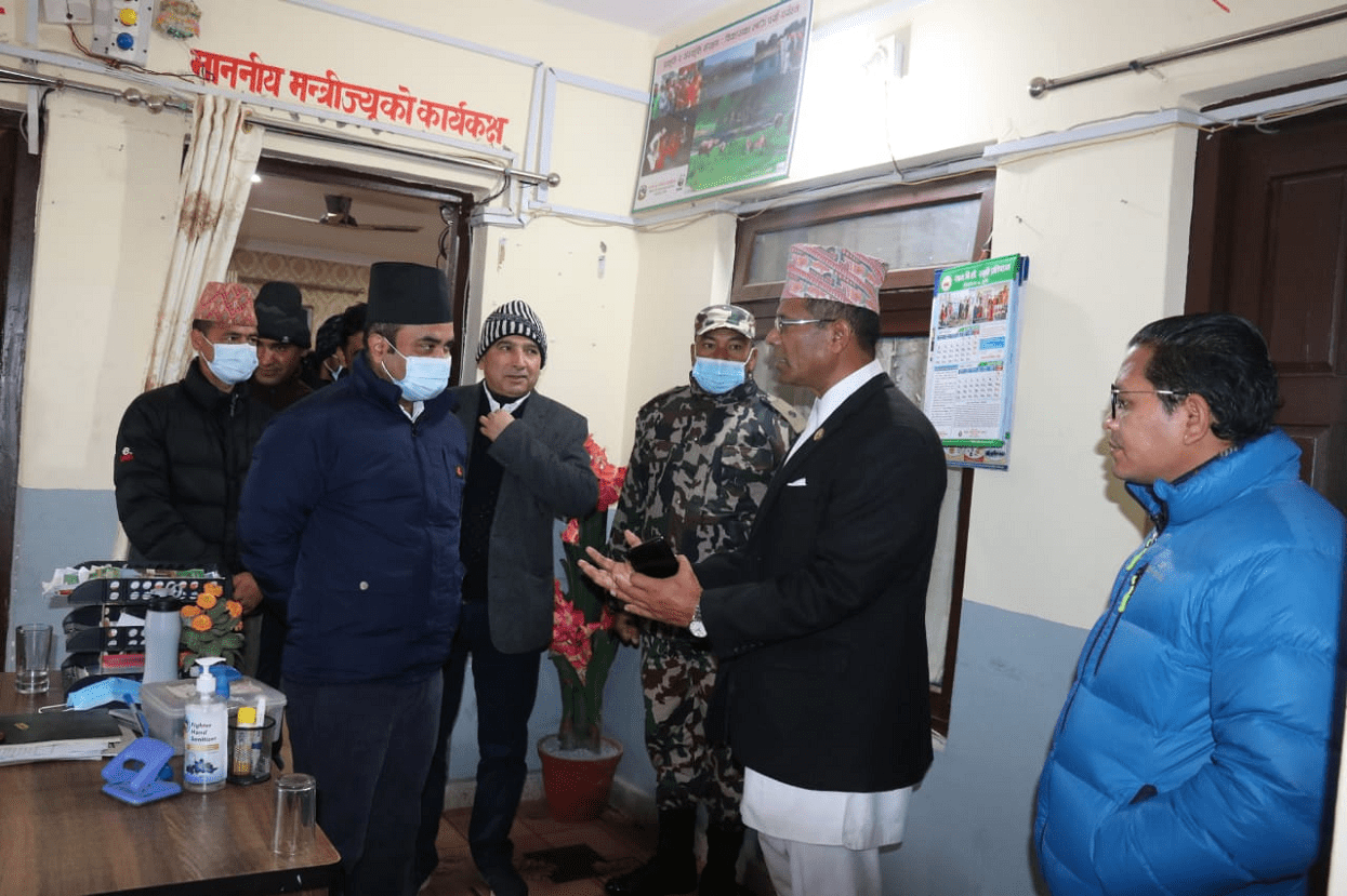 कर्णाली : मन्त्रीबिनाका मन्त्रालयमा मुख्य मन्त्री शाहीको छड्के