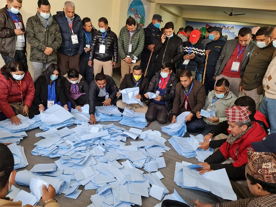 कांग्रेस खुला महिला केन्द्रीय सदस्यकाे मतगणना जारी, ७२८ मतसहित आरजु तेस्राे