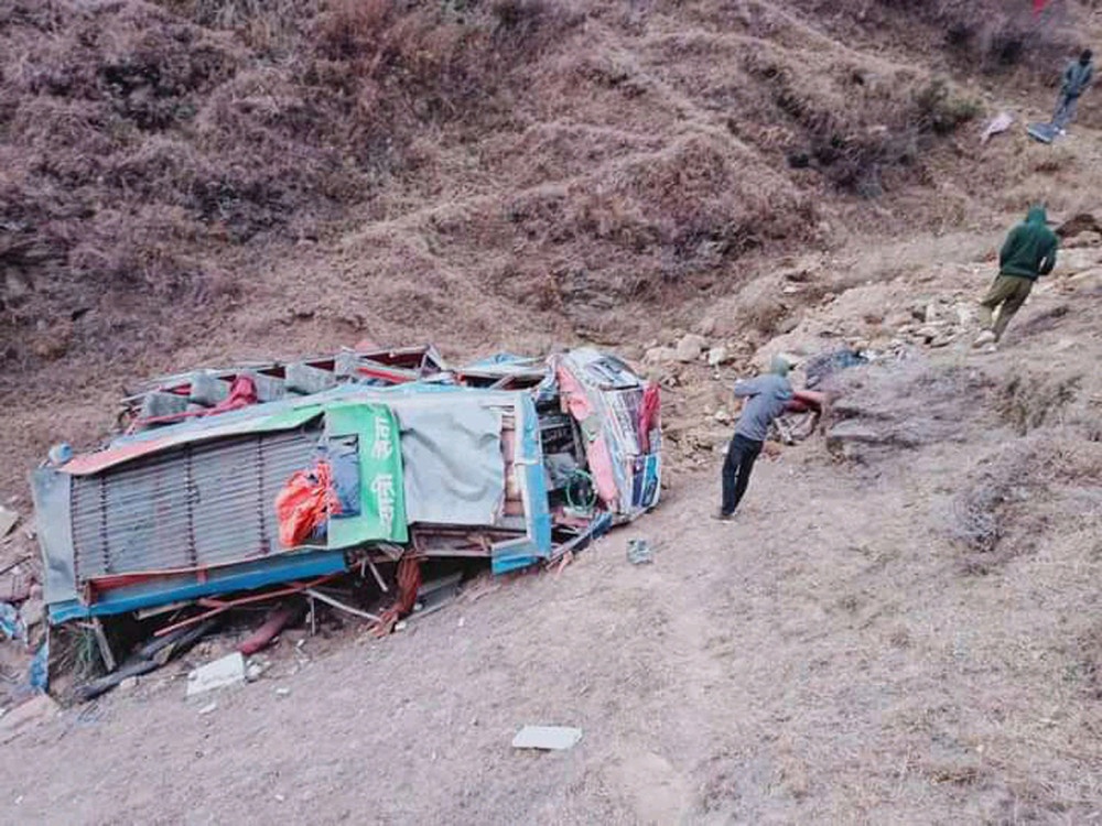 जुम्लामा बस दुर्घटना, दुई जनाको मृत्यु