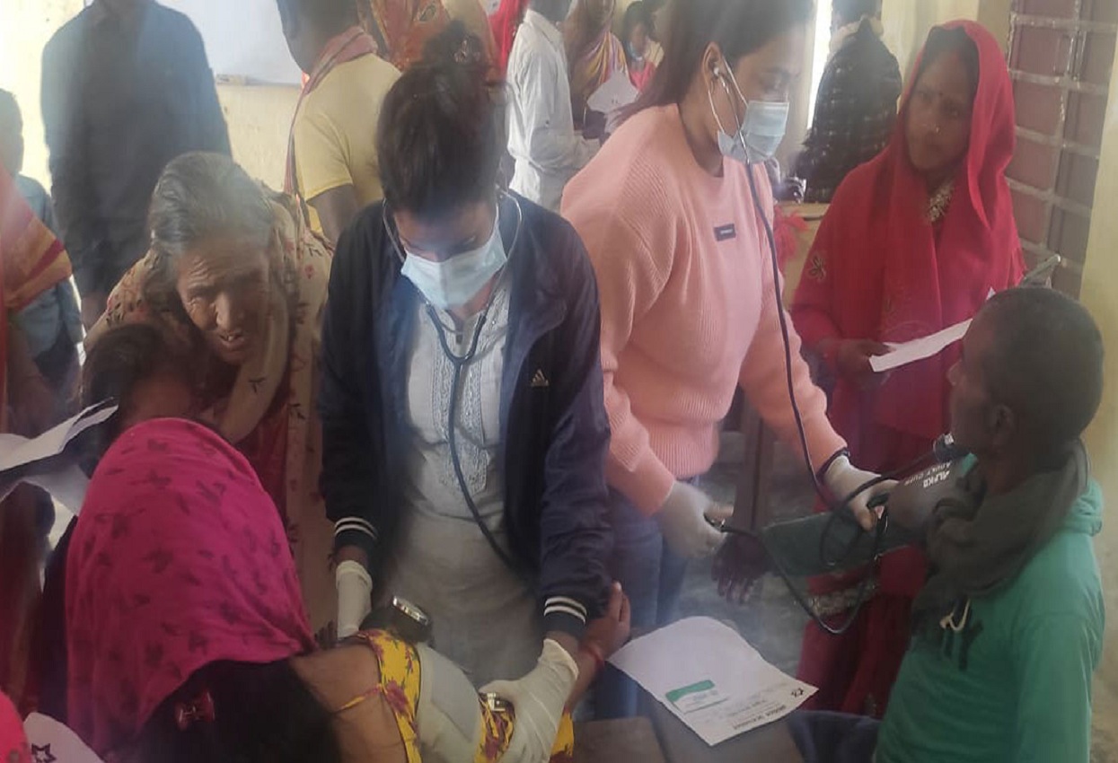सुनसरीको कोशीटप्पुमा नोबेलको निःशुल्क स्वास्थ्य शिविर