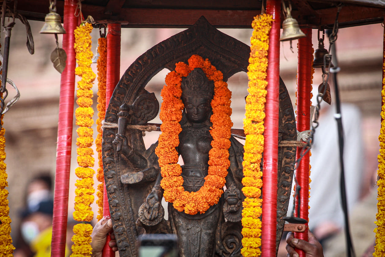 ०४२ मा चोरेर अमेरिका पुर्‍याइएको मूर्ति ल्याएर प्रतिस्थापन