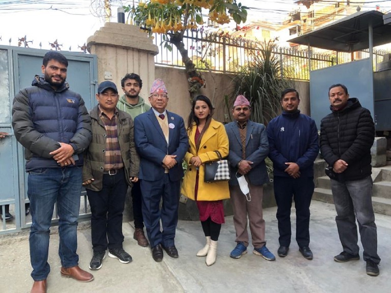 प्रचण्डको अभिव्यक्तिपछि सेयर लगानीकर्ता पुगे माधव निवास
