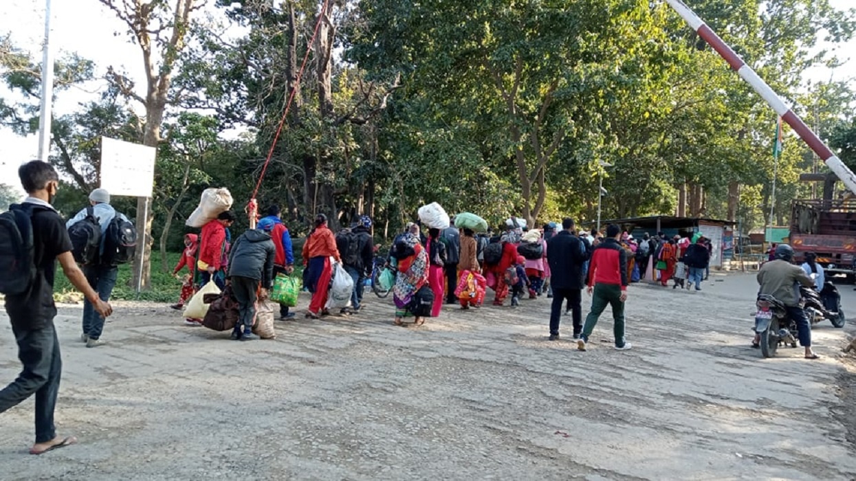 छैन ‘ओमिक्रोन’को पर्वाह, उस्तै छ मुगलान पस्नेको लाइन