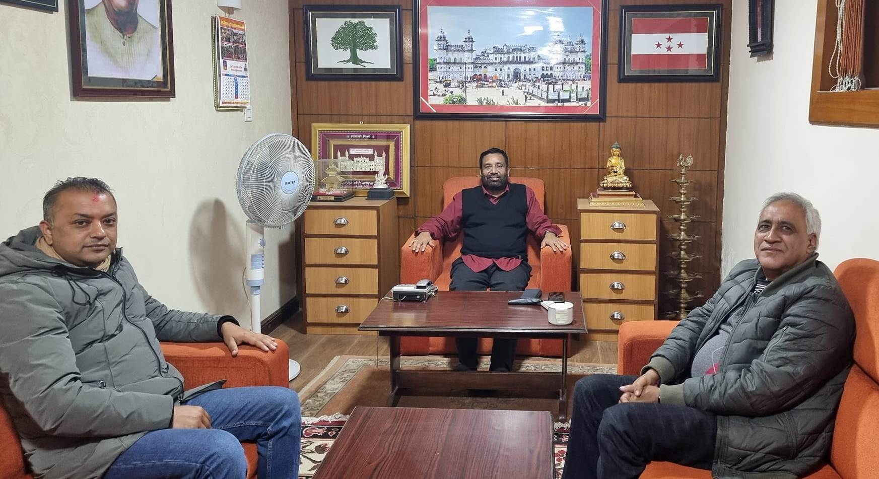 विमलेन्द्र निधिले दिए महामन्त्री गगन थापालाई बधाई