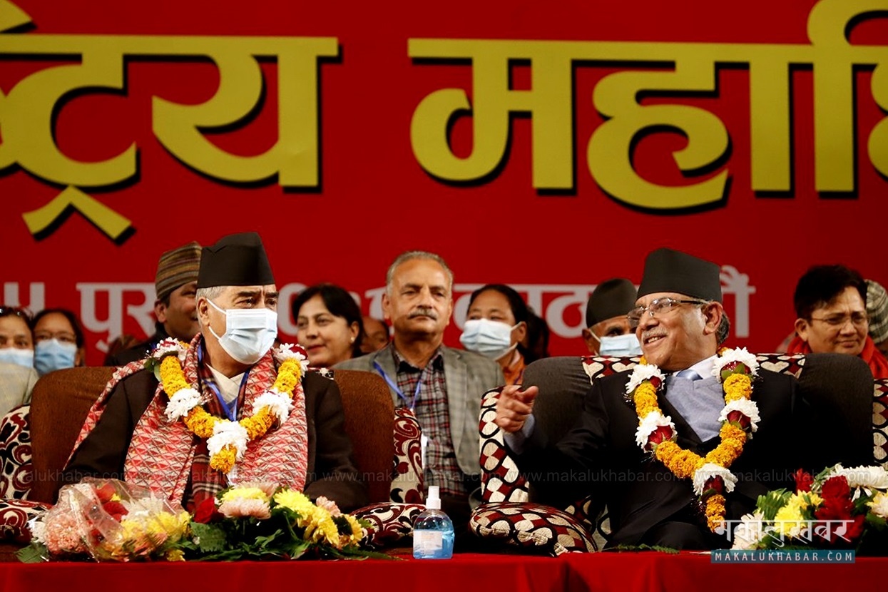 पुलकित पुष्पकमल !
