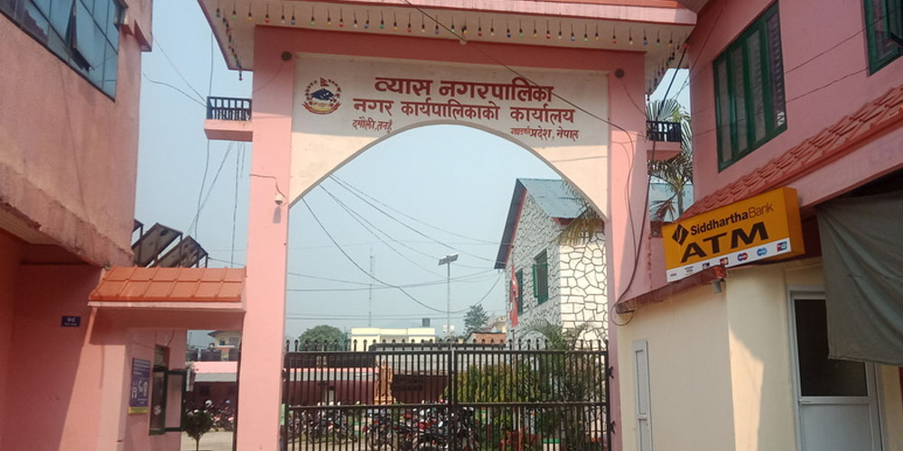 सार्वजनिक जग्गा मिचेर बनाइएका संरचना हटाइने     