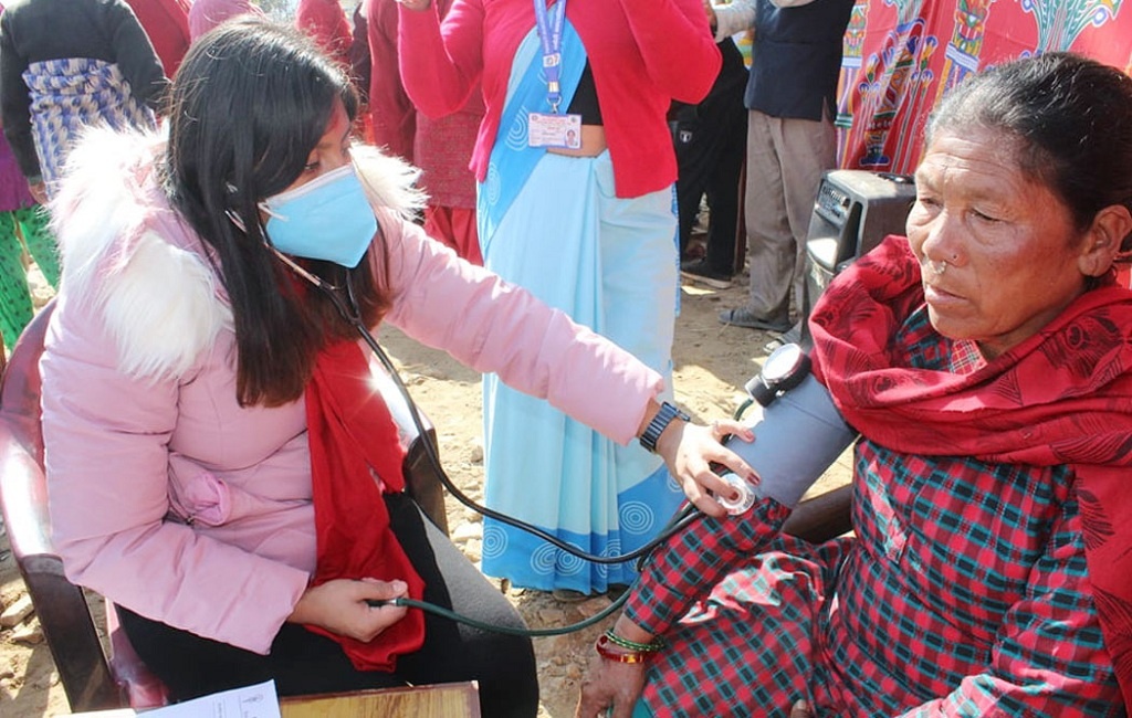 काभ्रेको रातमाटेमा केएमसीको निःशुल्क स्वास्थ्य शिविर