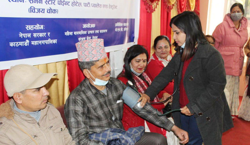 काठमाडौँको विजय चोकमा केएमसीको निःशुल्क स्वास्थ्य शिविर