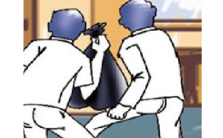 घरबेटीलाई लड्डु खुवाएर बेहाेश बनाइ लुटपाट