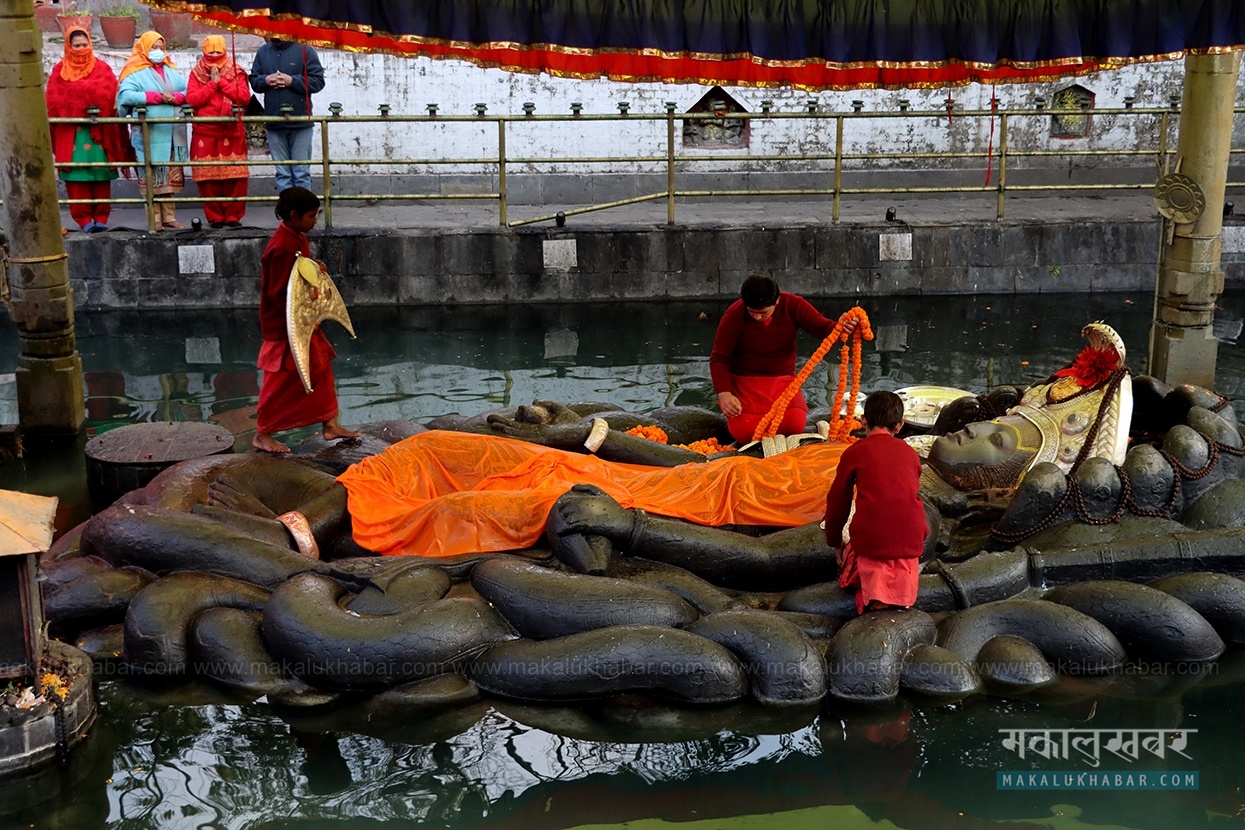 बुढानिलकण्ठको नित्य पूजा (तस्बिरहरू)