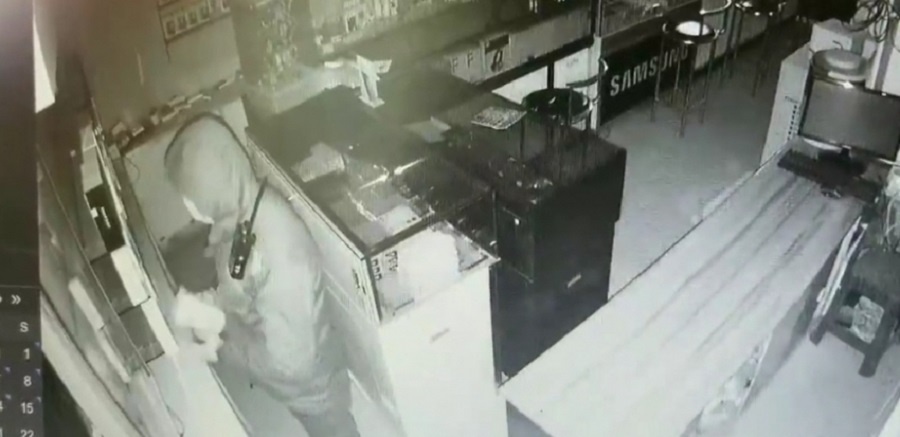 मोबाइल चोरी गर्ने दुई प्रहरी निलम्बित