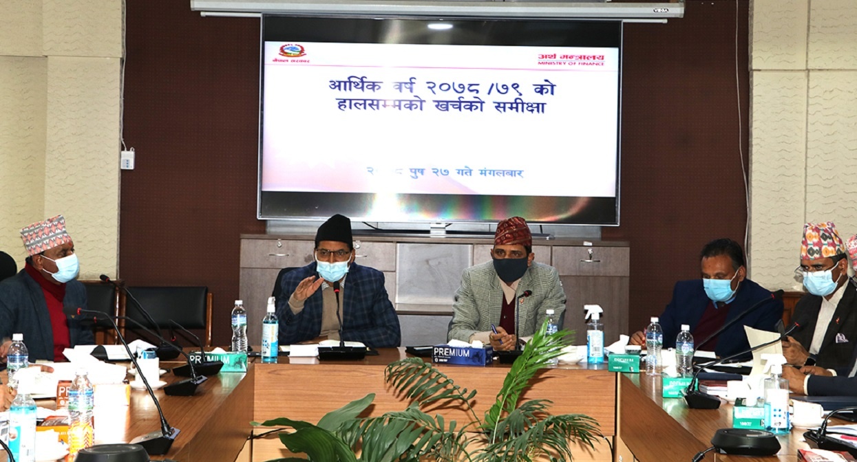 अर्थमन्त्रीले सचिवहरूलाई भने- बाँकी ६ महिनामा शतप्रतिशत बजेट खर्च गर्नू