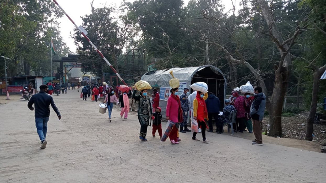 नाकामा अझै हेलचेक्र्याइँ, निर्बाध आवतजावत