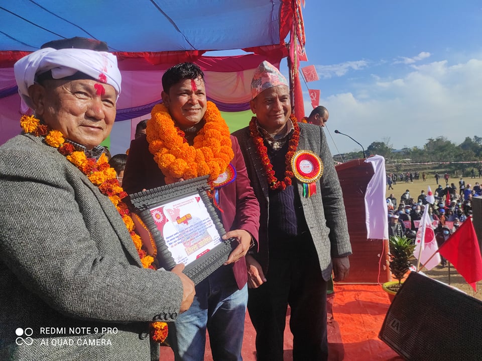 गृह जिल्लामा गायक राजु परियारलाई सम्मान