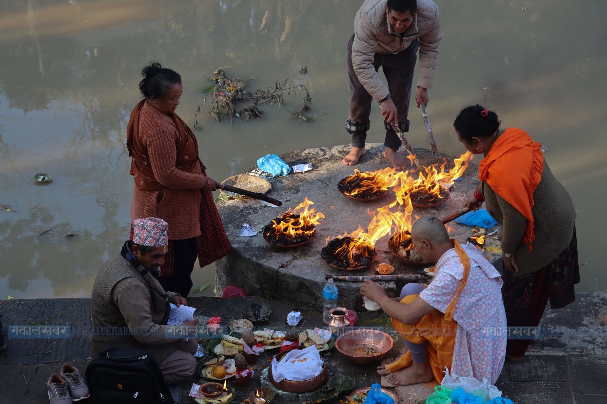 उत्तर गयामा श्राद्ध गर्नेको भिड (तस्बिरहरु)