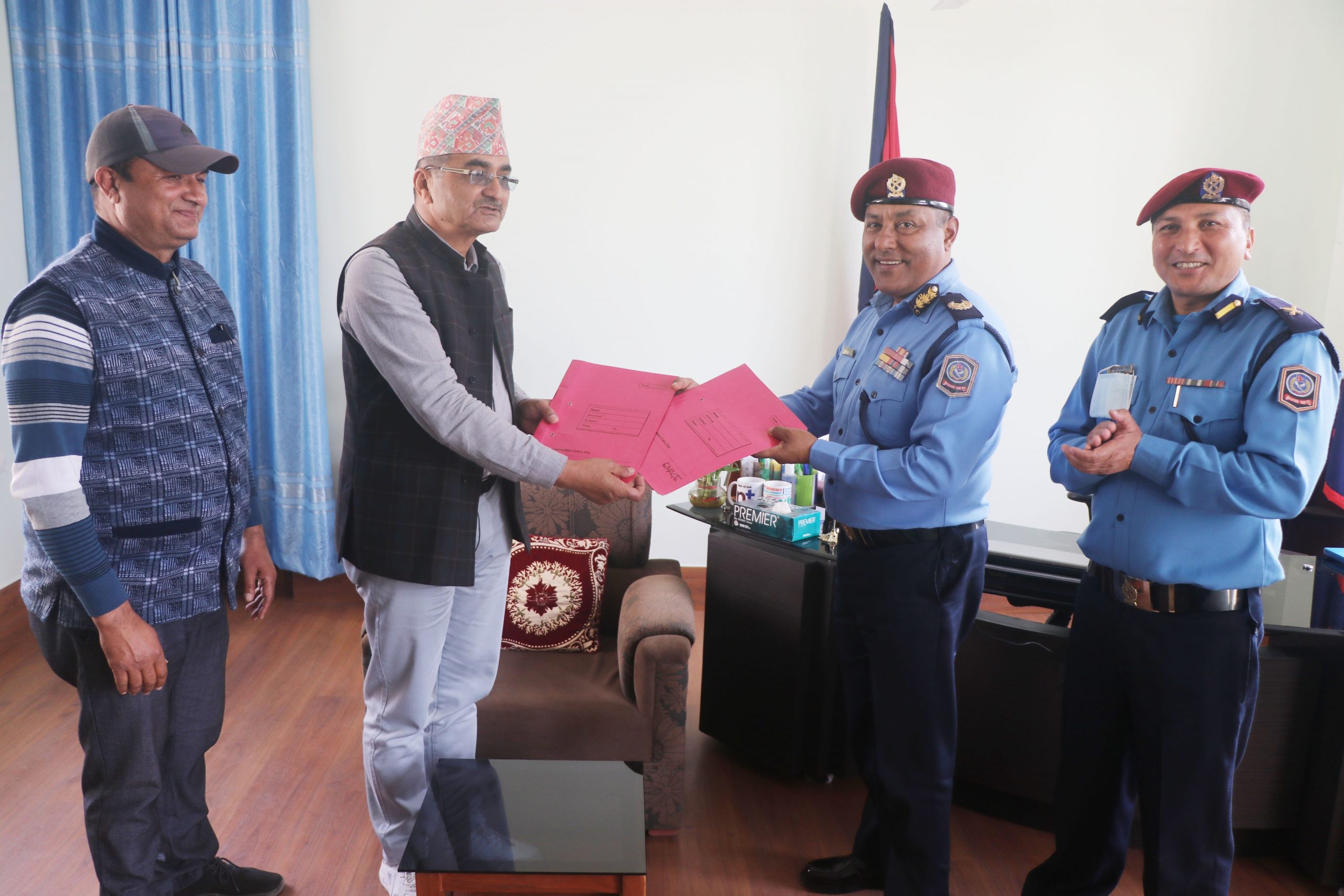 छोराको स्मृतिमा उत्कृष्ट प्रहरी पुरस्कारका लागि ‘अक्षयकोष’