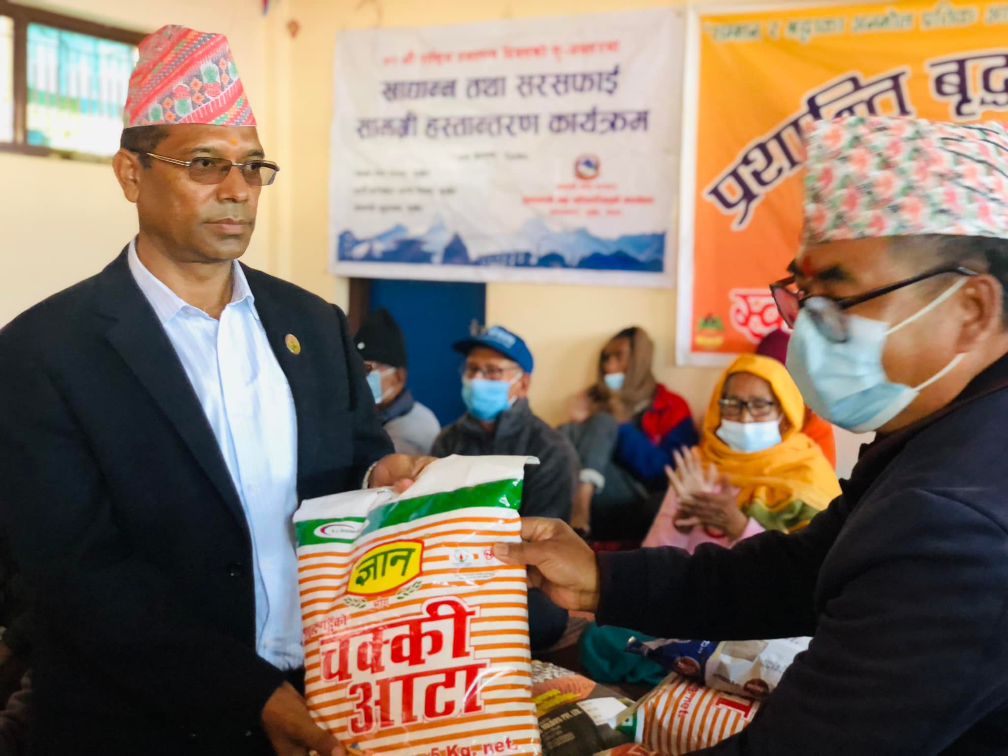 प्रजातन्त्र दिवसमा कर्णाली सरकारद्वारा राहत वितरण