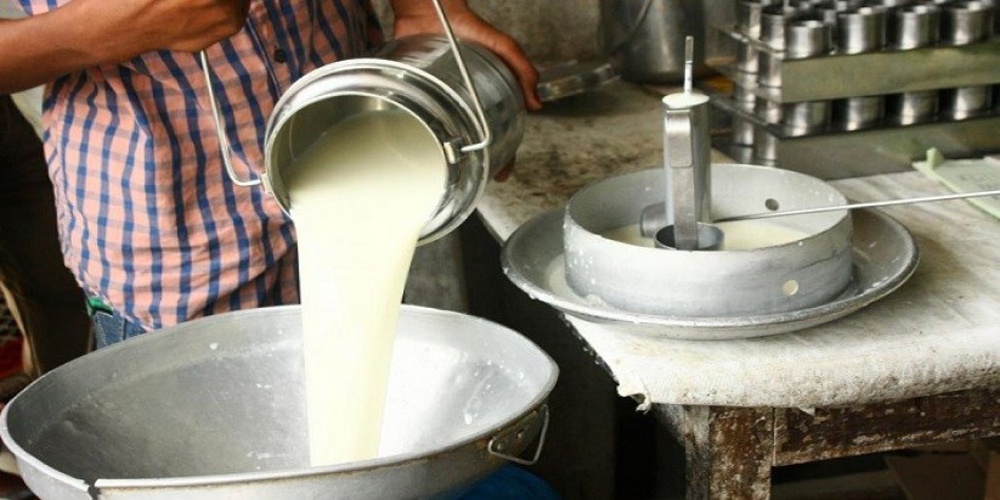 डेरी व्यवसायीले गरे दूधको मूल्यवृद्धि फिर्ता
