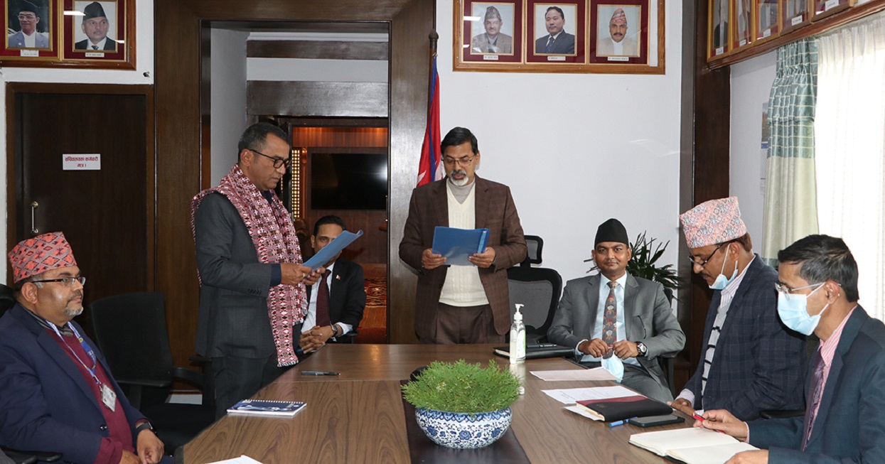 सेबोन अध्यक्षले लिए सपथ, प्रभावमा नपरी काम अर्थमन्त्रीको आग्रह