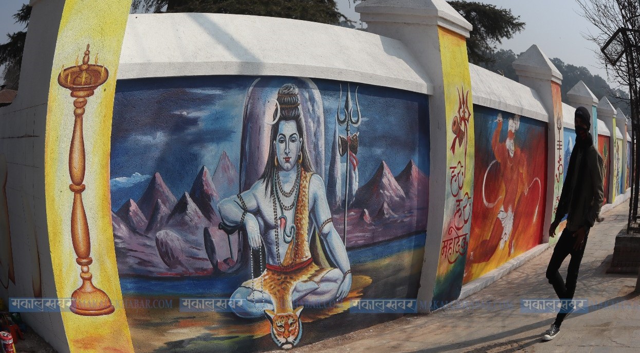 पाशुपत क्षेत्रमा कोरिँदै भगवान्‌का चित्र (तस्बिरहरू)