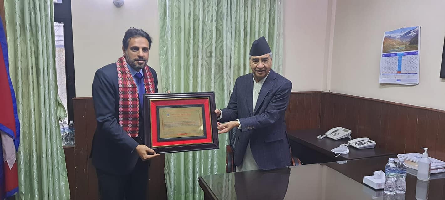 मूख्य प्रशिक्षक अल्मुताइरीलाई सरकारको सम्मान