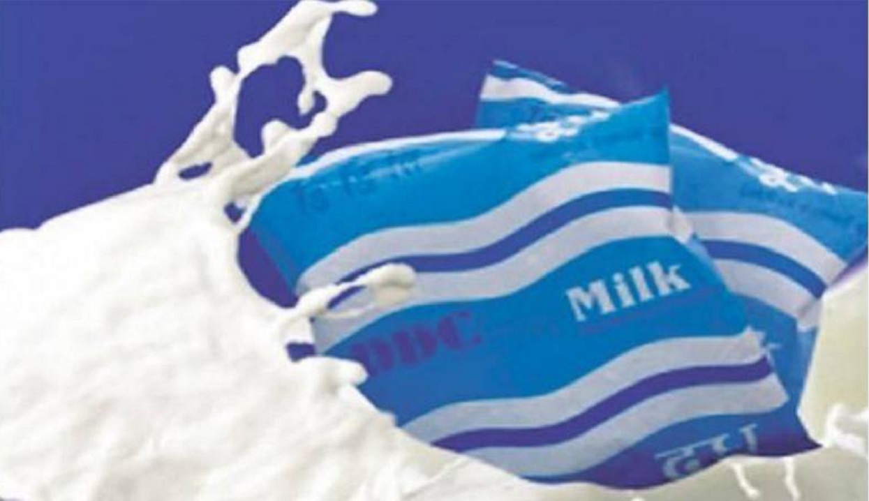 दूधकाे मूल्य लिटरमा ९ रुपैयाँ बढ्याे, शुक्रबारदेखि लागु हुने